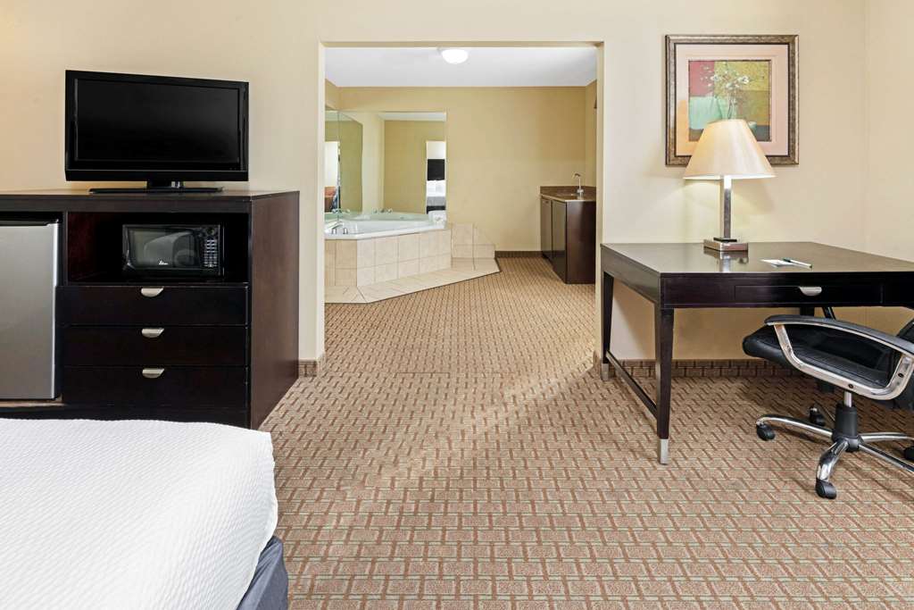 La Quinta Inn & Suites by Wyndham Morgan City - photo 26