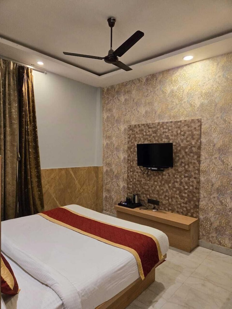 Avadh Sunshine Palace Hotel & Resort in Ajodhya, India