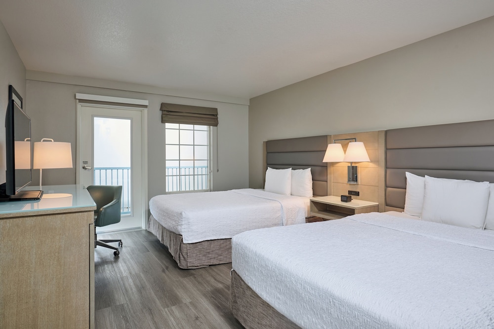 Hampton Inn & Suites Hermosa Beach - photo 9
