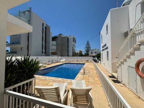 Cozy 2 bd ap near the sea
