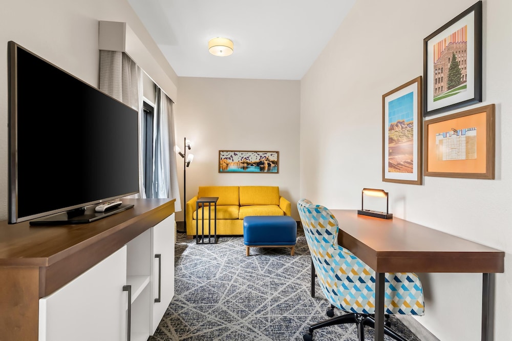 Hampton Inn Laramie - photo 22