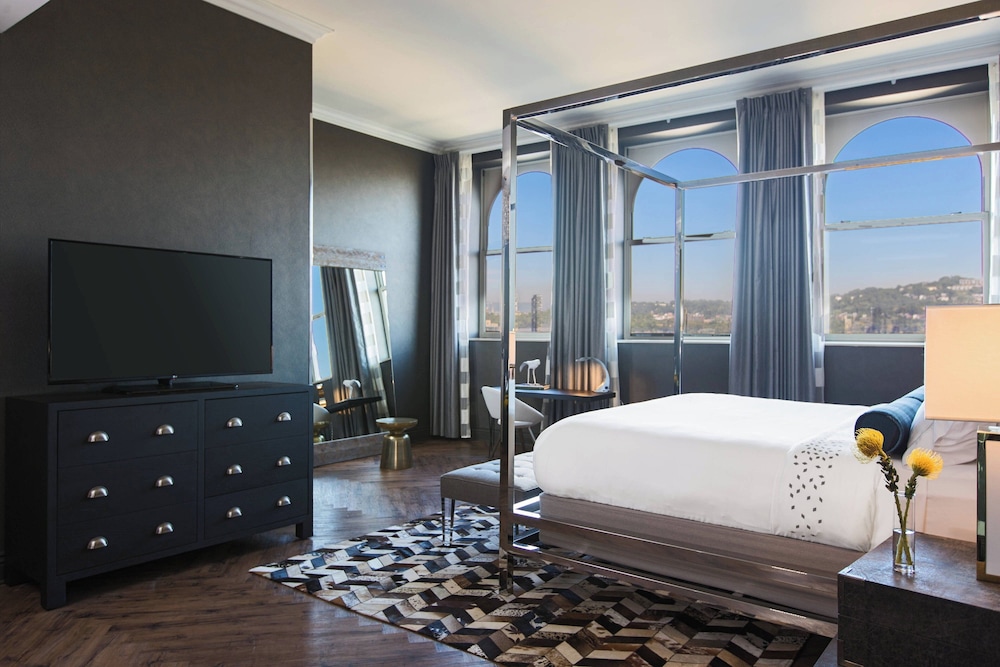 Renaissance Pittsburgh Hotel - photo 8