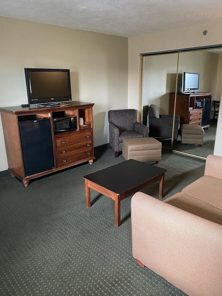The Boardwalk Inn - photo 12