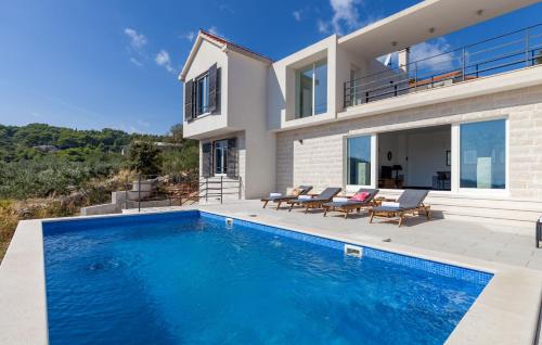 Villa Andora — 4-Star Luxury Hotel in Selca, Croatia