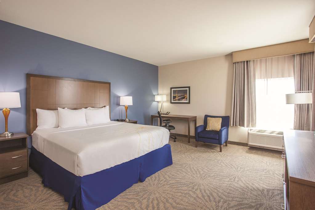 La Quinta Inn & Suites by Wyndham Morgan Hill San Jose South - photo 18