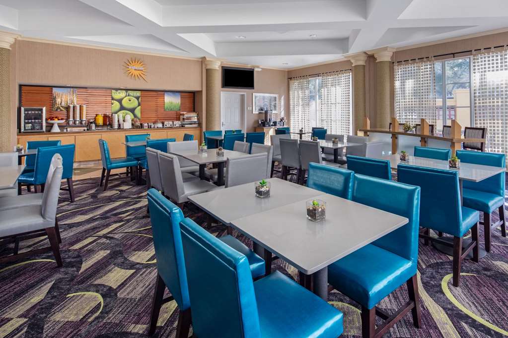 La Quinta Inn & Suites by Wyndham Miami Airport West - photo 41