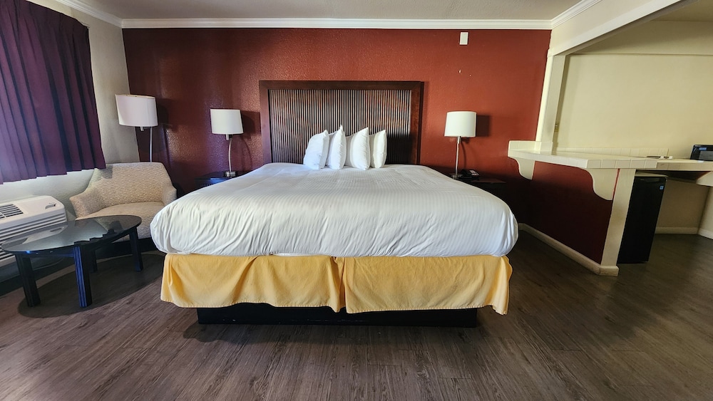 Mission Inn and Suites - photo 20