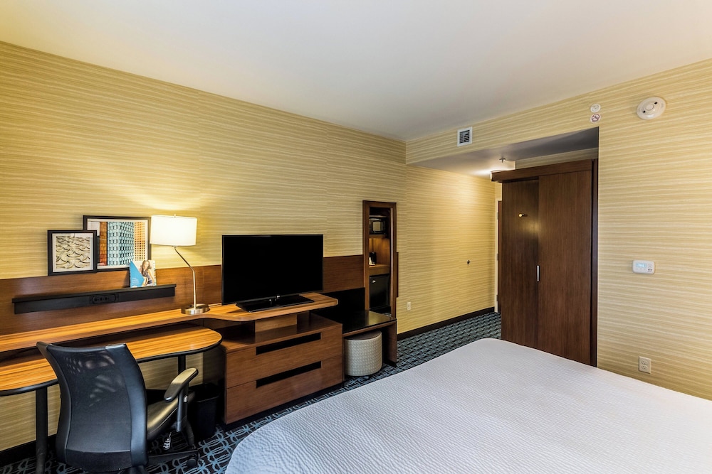 Fairfield Inn & Suites by Marriott Butte - photo 11