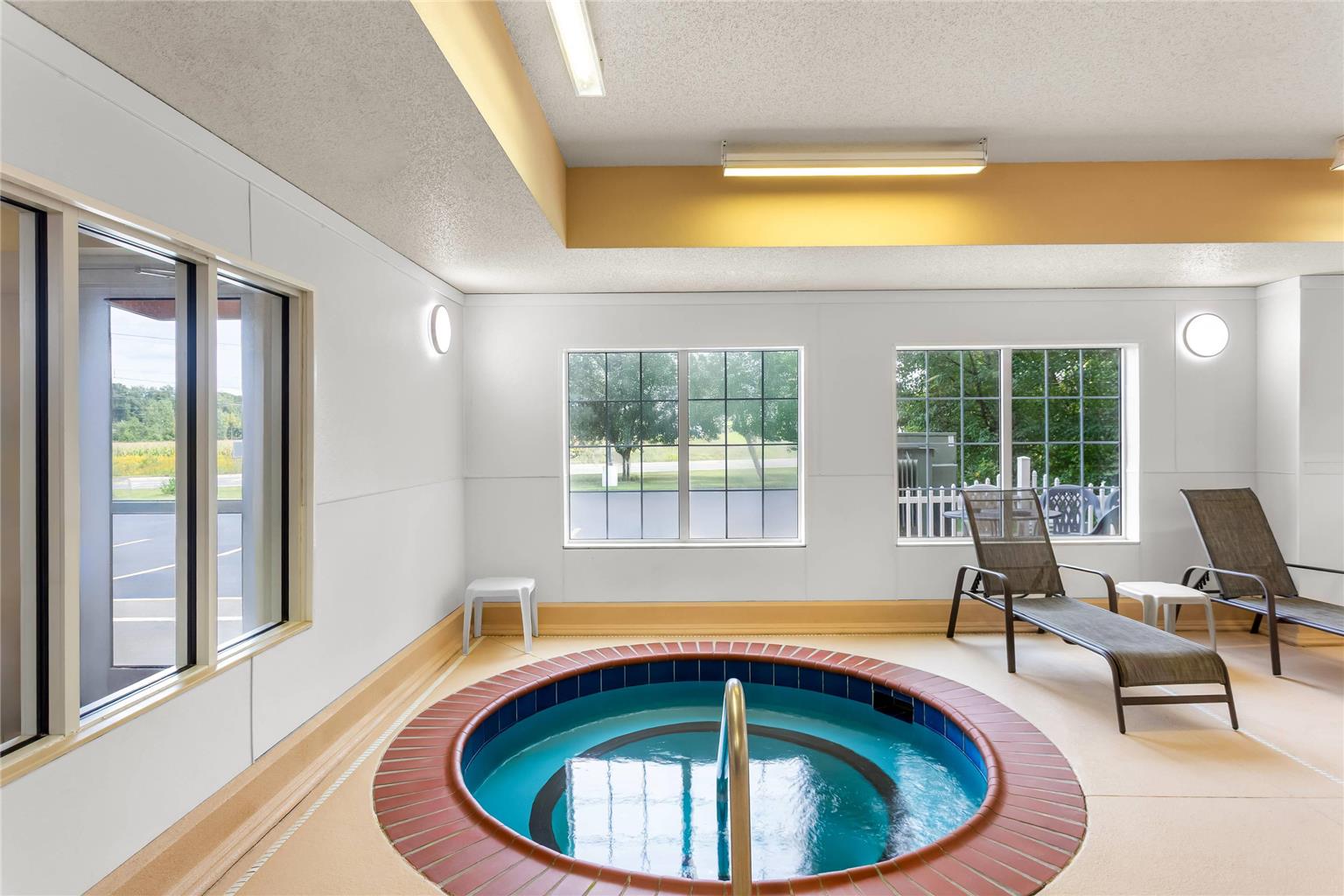 Quality Inn Near Interstate I94 - photo 32