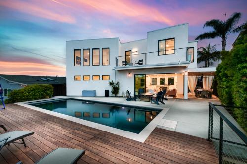 Luxury Pool Haven Scenic Views and Summer Fireworks in San Diego, United States