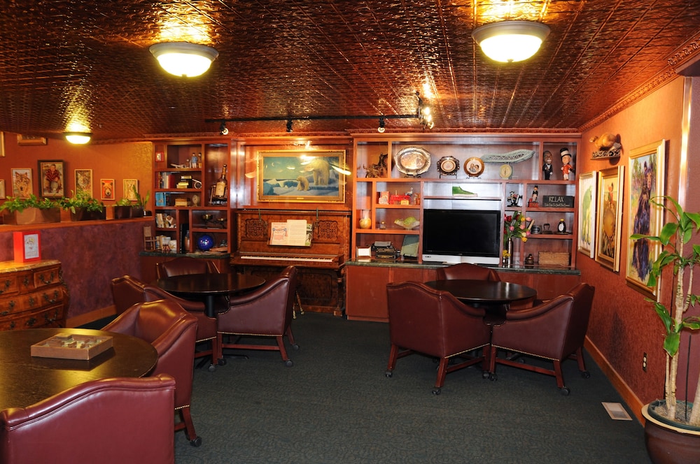 Pike's Waterfront Lodge - photo 20