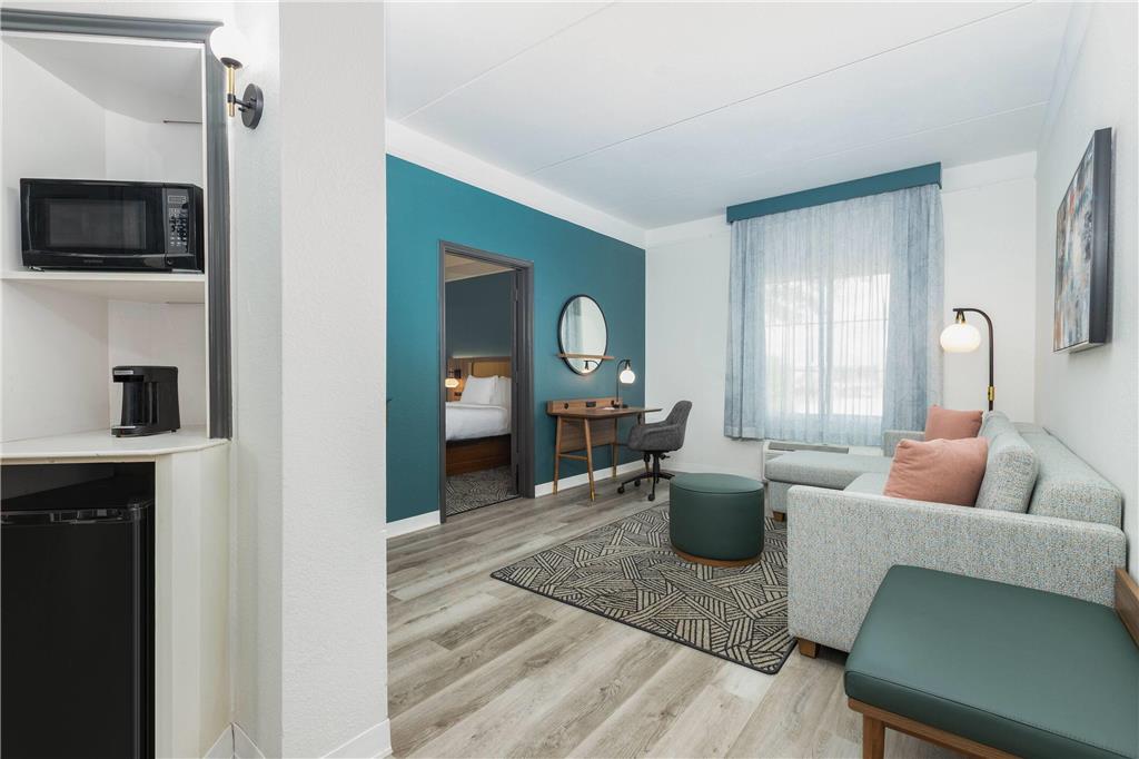La Quinta Inn & Suites by Wyndham Sherman - photo 47