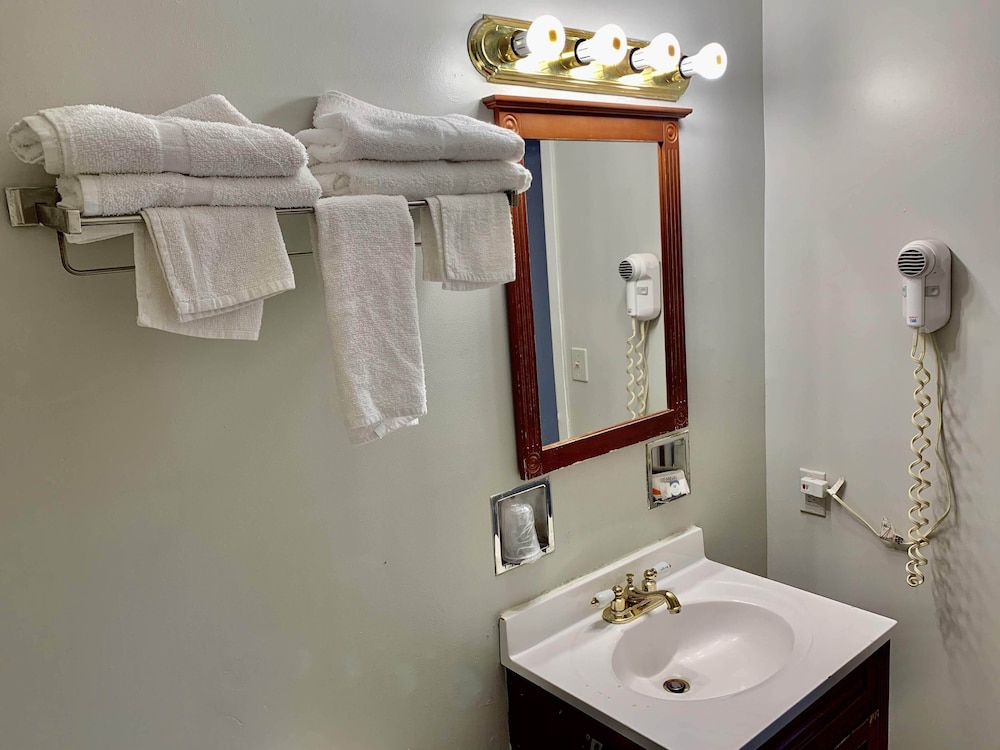 Tappan Zee Hotel - photo 25