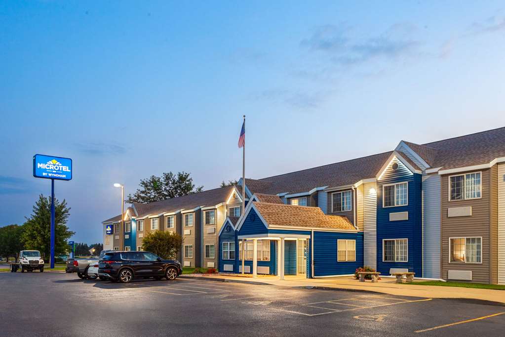 Microtel Inn by Wyndham Janesville - photo 4