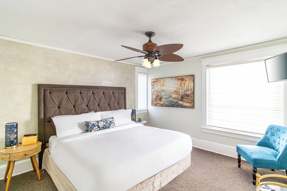 Inn on Charlotte Boutique Hotel - photo 22