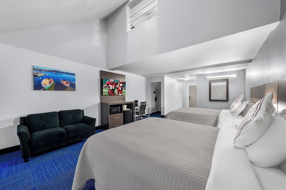 Admiralty Inn & Suites a Red Collection Hotel - photo 12