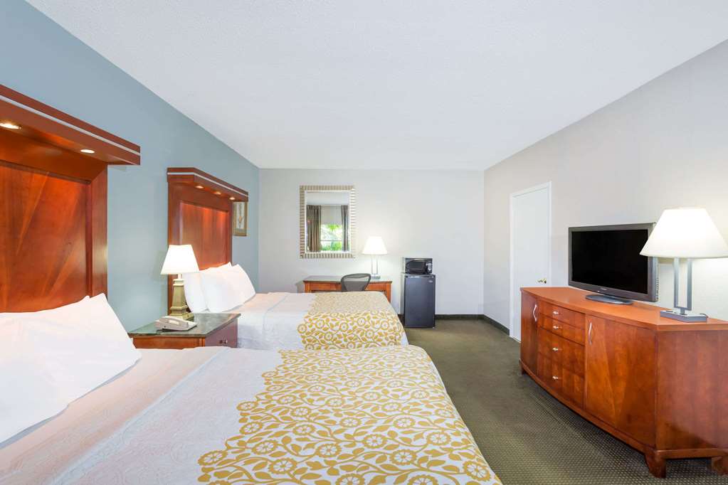 Days Inn by Wyndham Miami Airport North - photo 18