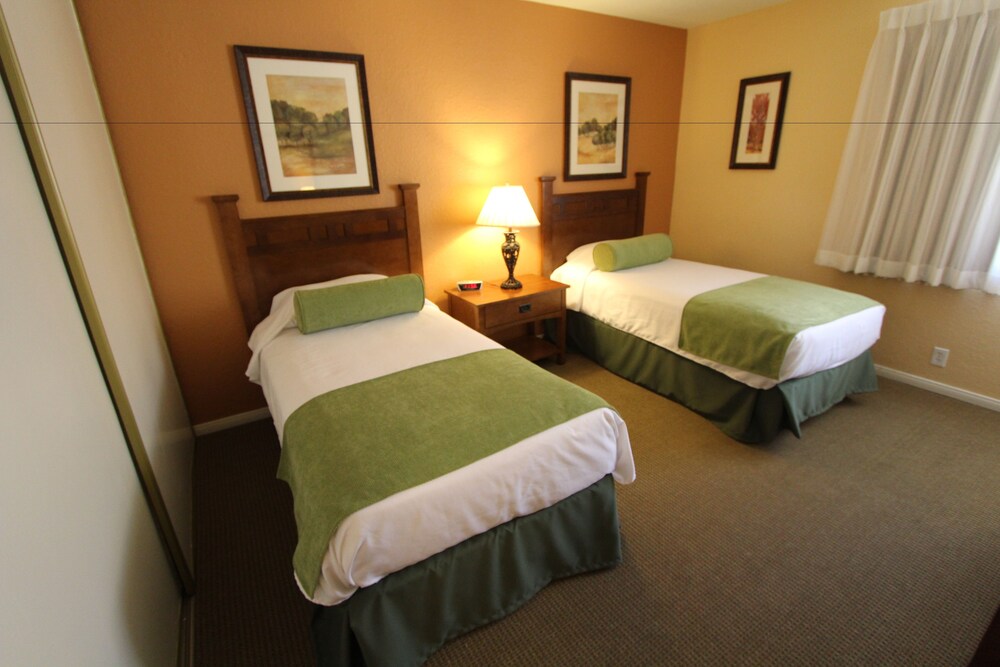 Lake Arrowhead Chalets a VRI resort - photo 4