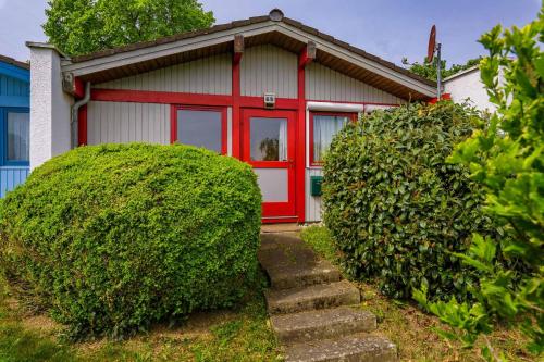 Ferienwohnpark Immenstaad am Bodensee Satteldachhaus Typ 9 SD 69 — hotel in Immenstaad Am Bodensee