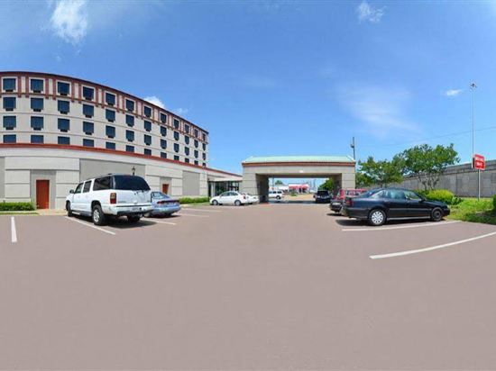 Clarion Hotel & Suites North in Jackson, United States