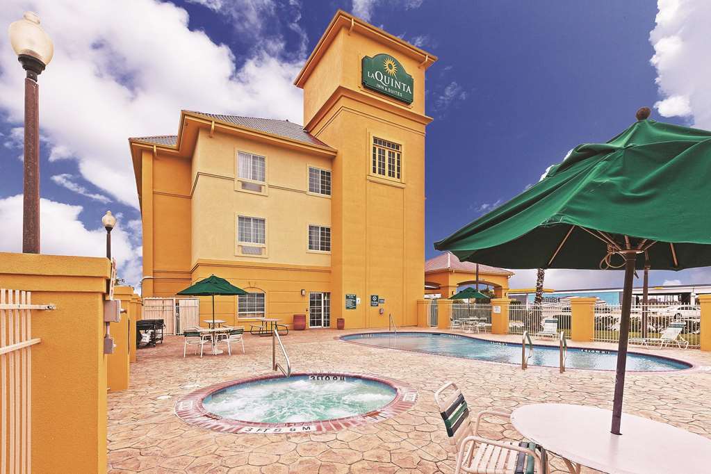 La Quinta Inn & Suites by Wyndham Corpus Christi Northwest - photo 6