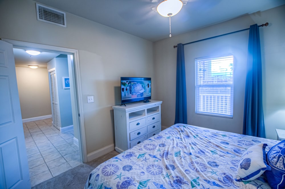 Laketown Wharf Resort by Aneliya's Rentals - photo 53
