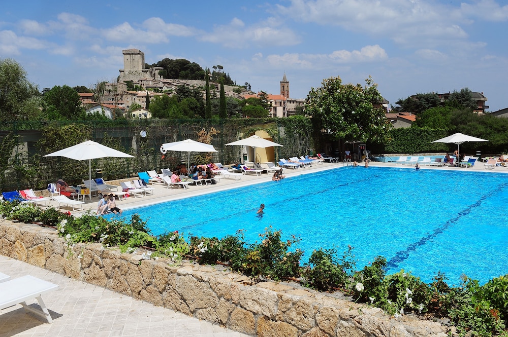 Parco delle Piscine Campground — 4-Star Luxury Hotel in Sarteano, Italy
