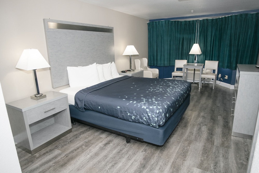 Anchor Beach Inn - photo 8