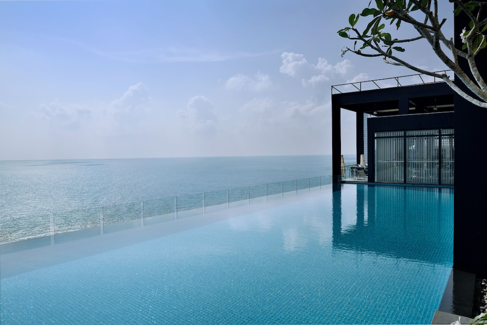 Movenpick Hotel Colombo