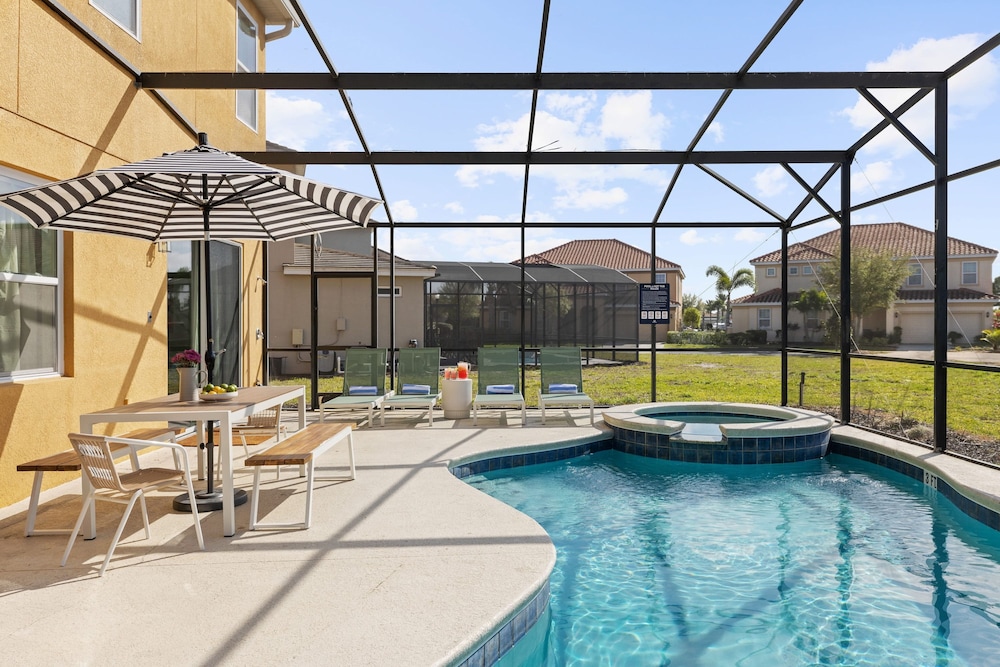 Sleeps 18 Solterra Resort Pool GameRoom Themed BDRs Broad Oak by AvantStay - photo 4