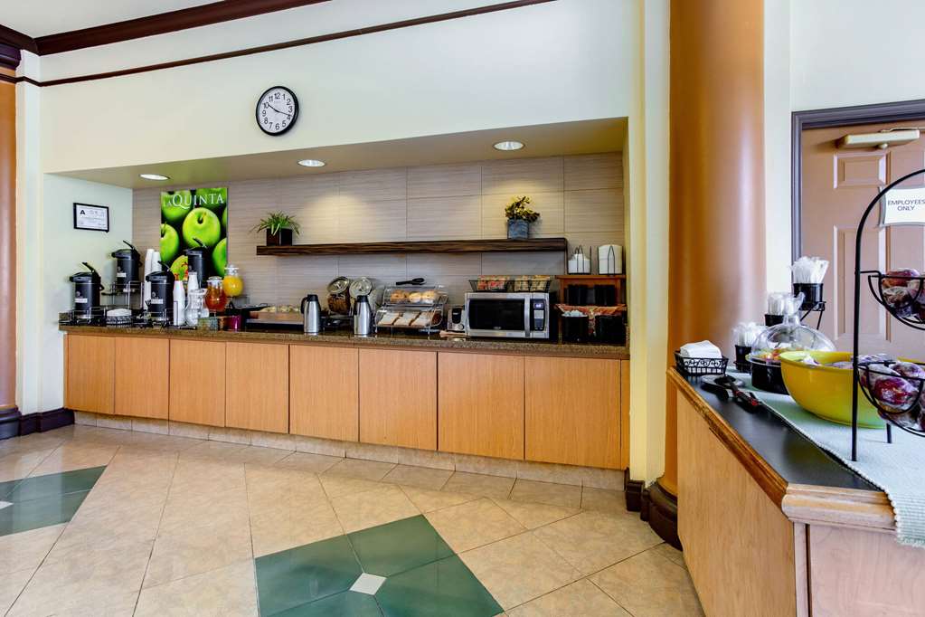 La Quinta Inn & Suites by Wyndham Raleigh Durham Southpoint - photo 47