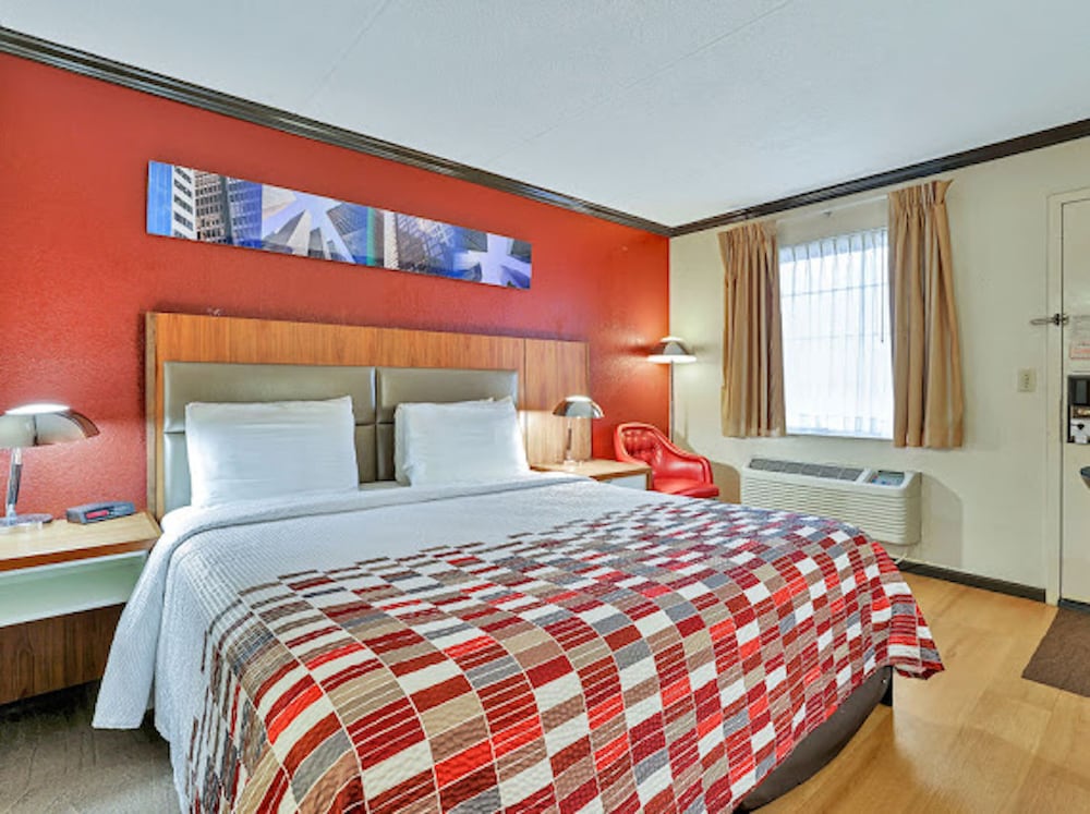 Red Roof Inn Uhrichsville - photo 13
