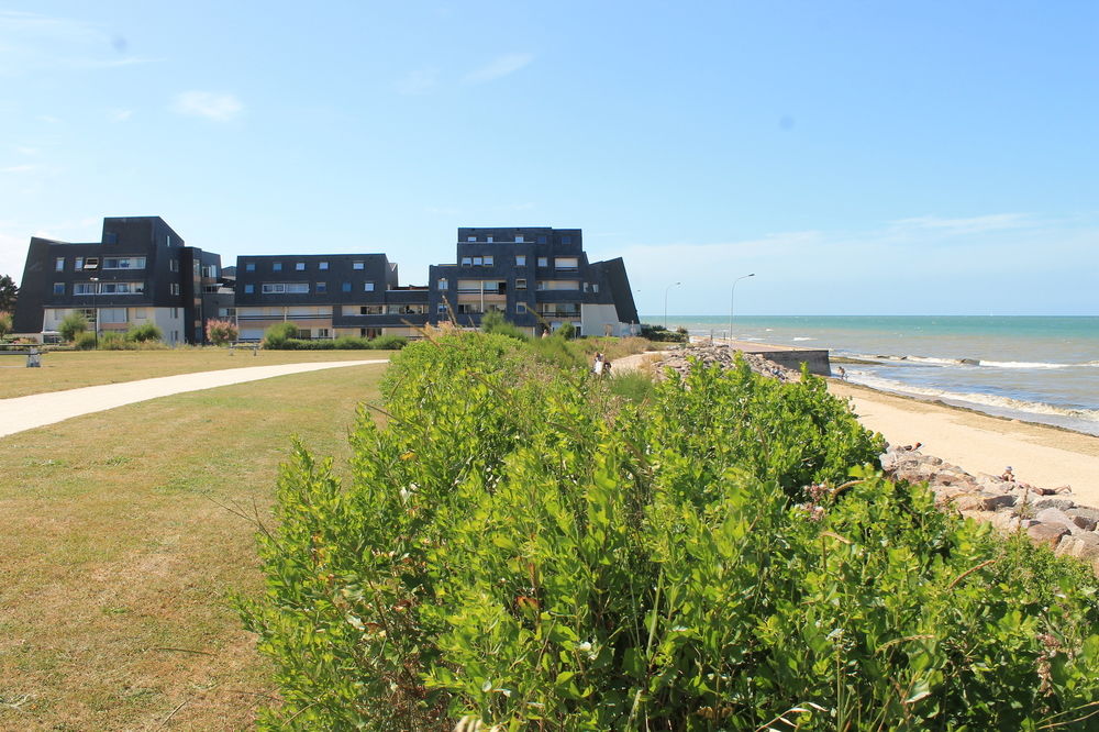 Duplex Croisette Juno Beach — 5-Star Luxury Hotel in Bernieres-Sur-Mer, France