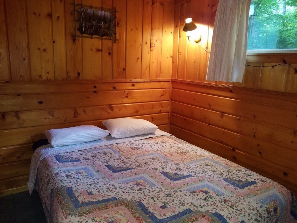 Old Stoneys Resort Bass Cabin - photo 2