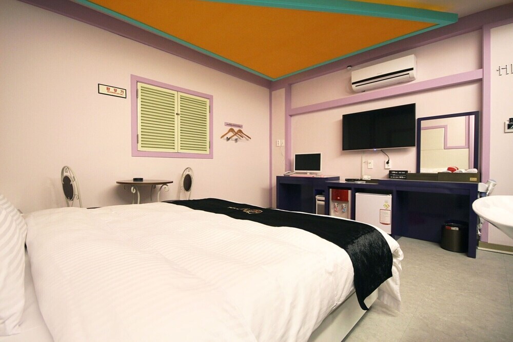 Western Wonpyeongdong Hip in Gumi, South Korea