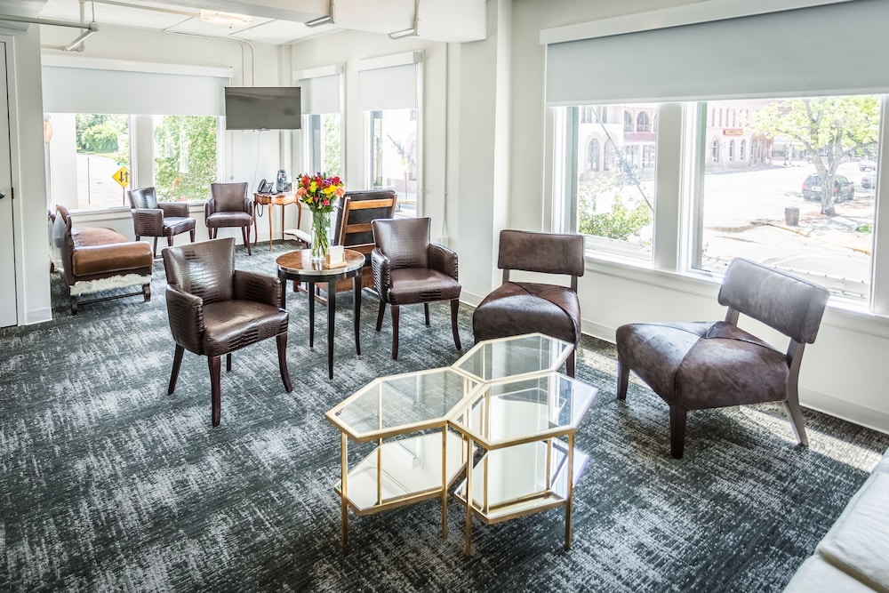 Park Plaza Hotel Seguin - photo 11