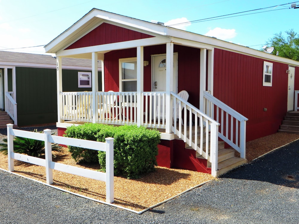 Eagle Ford Village Suites Dilley — hotel in Dilley