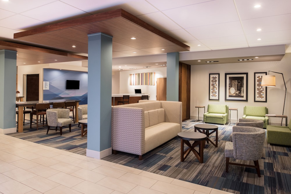 Holiday Inn Express & Suites Kingdom City an IHG Hotel - photo 3