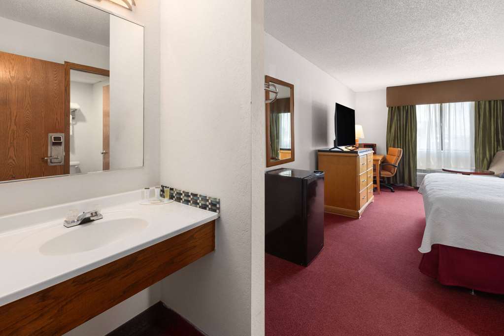 Travelodge by Wyndham Redwood Falls - photo 17