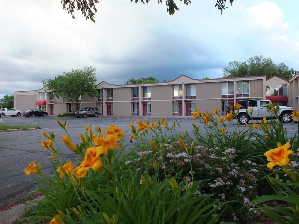 Econo Lodge Brainerd - photo 31