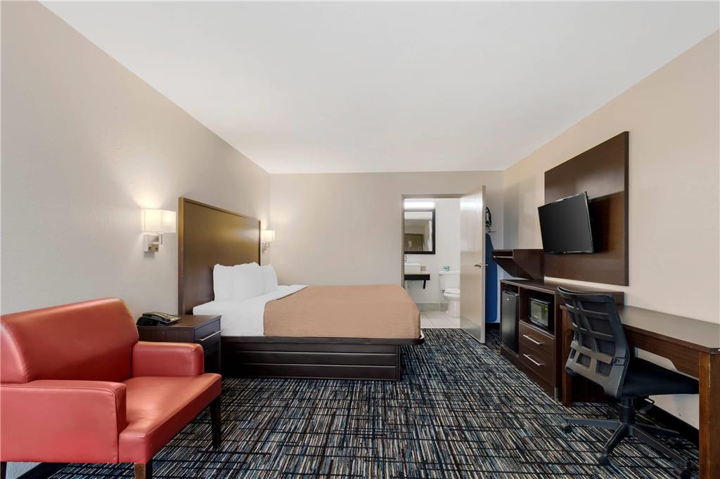Quality Inn & Suites I 10 near Fiesta Texas - photo 17