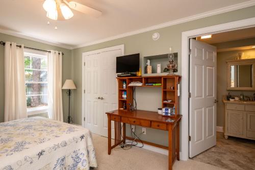 Beaching & Griping by Oak Island Accommodations - photo 40