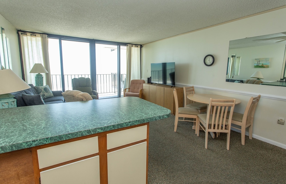 Royal Garden Resort 510 2 Bedroom Condo by RedAwning - photo 22