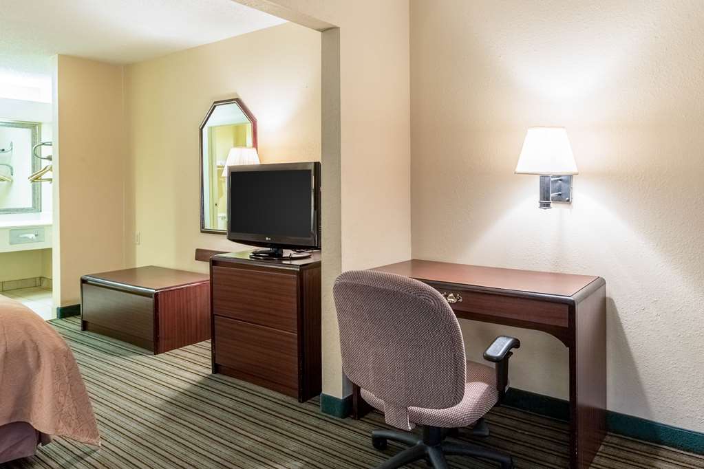 Quality Inn Alexandria - photo 9