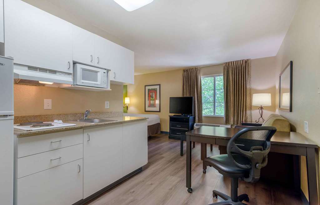Extended Stay America Select Suites Atlanta Perimeter Peacht - photo 8
