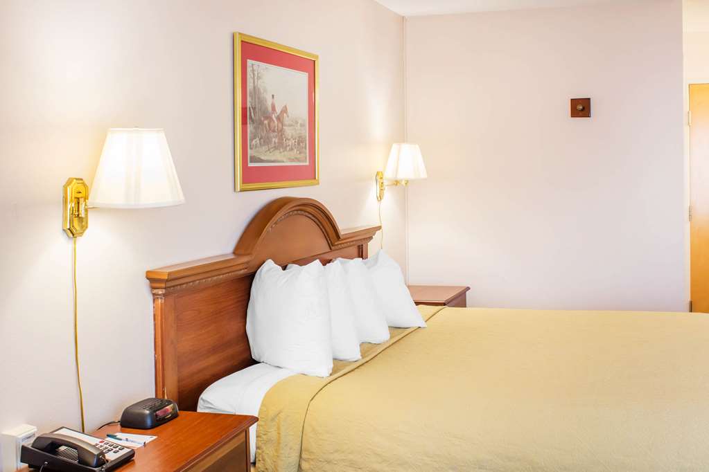 Econo Lodge Raleigh near Walnut Creek Amphitheatre - photo 20