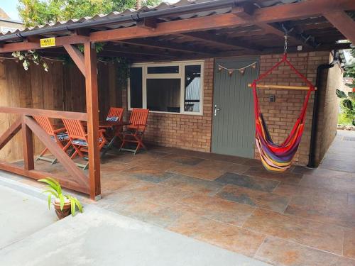 Dog Friendly Little Bungalow With Patio And Private Driveway 19145400 — Kessingland