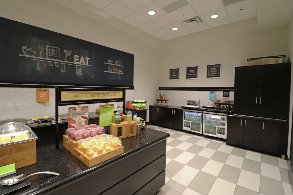 Hampton Inn Kearney - photo 44