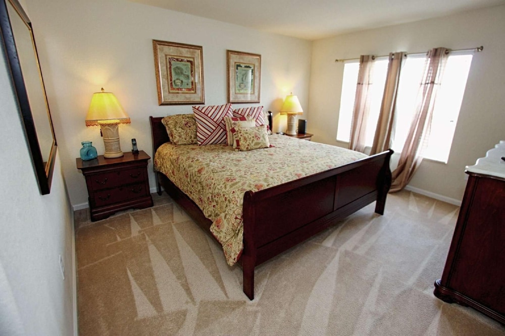 2633 Trafalgar Village - photo 3