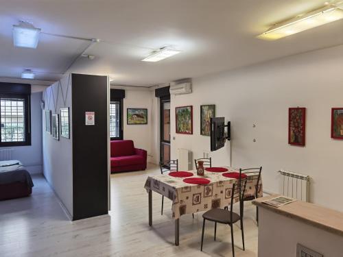 Ballarin Studio Apartment for Business Travels and Holidays — 4-Star Luxury Hotel in Rome, Italy